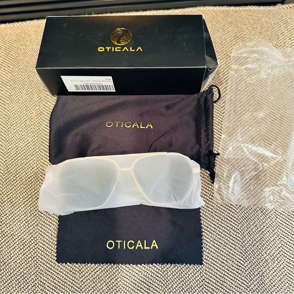 Sunglasses New In Box - Picture 5 of 10